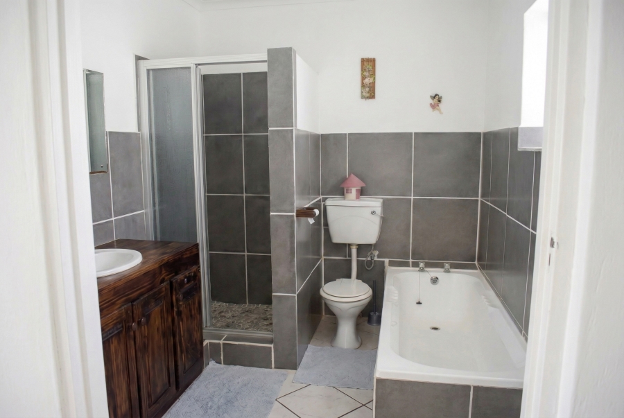 4 Bedroom Property for Sale in Struisbaai Western Cape